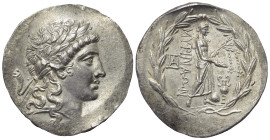 Aiolis. Myrina.

 Tetradrachme / Stephanophor (Silber). Ca. 160 - 142 v. Chr.
Vs: Kopf des Apollon mit Lorbeerkranz rechts.
Rs: Apollon mit Zweig ...