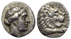 Karien. Knidos.

 Drachme (Silber). Ca. 350 - 320 v. Chr.
Vs: Kopf der Artemis rechts.
Rs: Vorderteil eines Löwen mit geöffnetem Maul rechts; Magi...