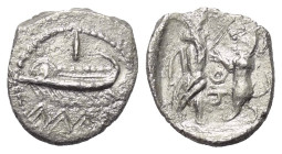 Phönikien. Sidon oder samarische Münzstätte (?).

 1/16 Schekel (Silber). 4. Jhdt. v. Chr.
Vs: Galeere, darunter Wellen, darüber Jahr (1).
Rs: Kön...