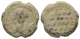 Byzantinische Siegel.

 Bleisiegel.
Vs.: Frontal Halbfigur eines bärtigen Soldatenheiligen mit Schwert und Nimbus. 
Rs.: Vierzeilige Inschrift. 
...