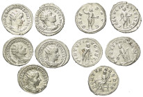 Römische Münzen - Lots. Kaiserzeit.


Lot (5 Stück, Silber): Antoniniane des Gordianus III. (238 - 244 n. Chr.)

Vorzüglich / fast prägefrisch.
...