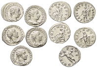 Römische Münzen - Lots. Kaiserzeit.


Lot (5 Stück, Silber): Antoniniane des Gordianus III. (238 - 244 n. Chr.)

Vorzüglich / fast prägefrisch.
...