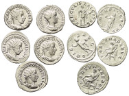 Römische Münzen - Lots. Kaiserzeit.


Lot (5 Stück, Silber): Antoniniane des Gordianus III. (238 - 244 n. Chr.)

Vorzüglich / fast prägefrisch.
...