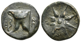 PONTOS. Uncertain (Amisos?). Time of Mithradates VI (Circa 130-100 BC). Ae.
Obv: Bashlyk left, facing Pan bust below; bow to right; monogram to right....