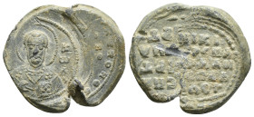 Reused seal, likely reading :

(1) Νικι[τᾳ] [β(ασιλικῷ)] [(πρωτο)]σπα[θαρίῳ], χαρ[τ(ουλαρίῳ)] [τοῦ]
στρα[τ(ιωτικοῦ)] λογ[οθεσίου]
(1) Niketas (or ...