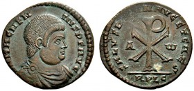  RÖMISCHE MÜNZEN   KAISERZEIT   MAGNENTIUS, 350-353  Nummus, Lugdunum , 353. DN MAGNEN - TIVS PF AVG Drap., gep. Büste n.r. Rv. SALVS DD NN AVG ET CAE...