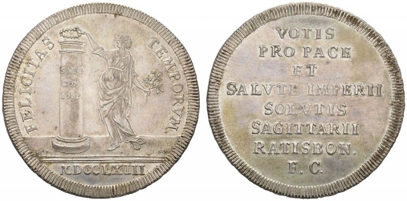  DEUTSCHE MÜNZEN UND MEDAILLEN   REGENSBURG   Silbermedaille 1763. Auf das Fried...