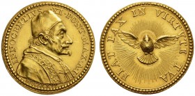  EUROPEAN MEDALS OF HIGH ARTISTIC VALUE   ITALY   PAPAL STATES   Pope Innocent XI, 1676-1689. Gold medal 1676 (Anno I). By Girolamo Lucenti. INNOCENTI...