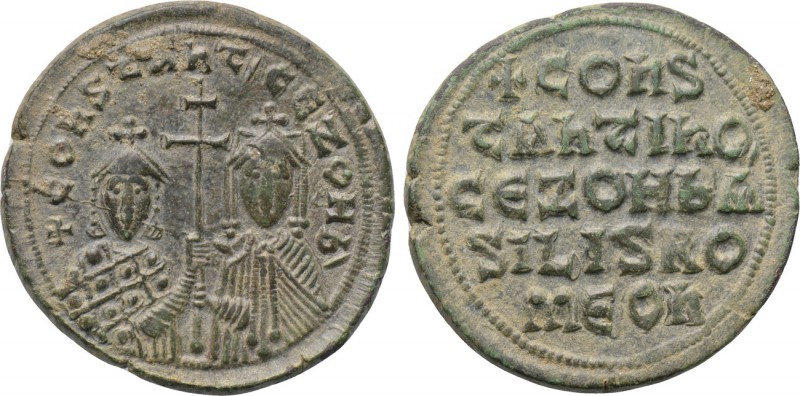 CONSTANTINE VII PORPHYROGENITUS with ZOE (913-959). Follis. Constantinople. 

...