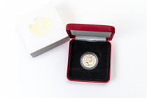 2 Euro, 2007, Grace Kelly, zum 25. Todestag, im lädierten Ausgabeetui mit Abplatzungen und originaler Umverpackung, kl. Kr., vz-st.