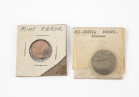USA, 5 Cents und 1 Cent, dezentriert/mint error.