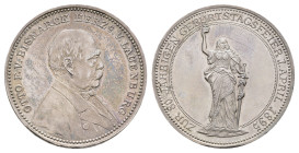 Silbermedaille (Dm. 33,3mm, ca. 18,93g), 1895, von Lauer, zum 80. Geburtstag Otto von Bismarcks. Av: Brustbild Bismarcks nach rechts. Rev: Stehende Ge...