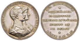 Preußen, Wilhelm II., Silbermedaille (50,82 g, 44,8 mm), 1906, von Weigand, auf die Silberhochzeit mit Auguste Viktoria. Av.: Gestaffelte Büsten nach ...