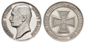 Sachsen, Silbermedaille (33,5mm, 15,12g), 1914, von Mayer und Wilhelm, auf den Feldzug gegen Frankreich, Russland, England u.s.w. Av: Kopf Friedrich A...