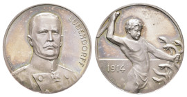 Silbermedaille (Dm. 34,2mm, 17,75g), 1914, von Eue und Grünthal, auf General Erich von Ludendorff. Av: Brustbild. Rev: Herkules im Kampf mit der Hydra...