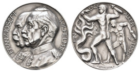 Silbermedaille (Dm. 34,1mm, 18,53g), o.J., von Löwenthal, auf das Kriegsbündnis von Deutschland und Österreich. Av: Brustbilder Franz Josephs und Wilh...