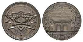 Bronzemedaille (ca. 45,31g, 50,5mm), 1914, unsigniert, auf die Einnahme der Stadt Lille. Av.: Grundriß der Festung Dovar, mut Umschrift. Rev.: Eingans...