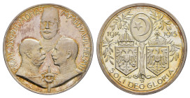 Silbermedaille (33,2mm, 18,67g), 1915, von König und Lauer, auf die Waffenbrüderschaft Deutschlands mit Österreich und der Türkei. Av: Büsten der jewe...