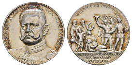 Silbermedaille (Dm. 35,6mm, 17,25g), 1915, von Oertel, auf die Befreiung Ostpreußens. Av: Brustbild Hindenburgs. Rev: Volk verabschiedet in Krieg zieh...