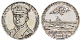 Silbermedaille (33,2mm, 18,15g), 1916, von Lauer, auf Kapitänleutnant Otto Weddigen und die U-Boote U9 und U29. Av: Brustbild. Rev: U-Boot in See, dar...