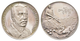 Silbermedaille (33,2mm, 18,36g), 1916, von Lauer und König, auf Generaloberst von Pflanzer-Baltin. Av: Brustbild. Rev: General Am Flusslauf vor erlegt...