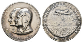 Silbermedaille (ca. 24,1g, 36mm), 1928, unsigniert, auf den ersten transatlantischen Flug. Av.: Köpfe von Baron von Hunefeld und Kohl nach links. Rev....