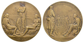 Belgien, Bronzemedaille (117,3g, 69mm), 1914, von P. Theunis, auf die Verteidigung von Naumur und Verlegung der Garnison nacht Ostende. Av.: Drei Frau...