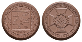 Porzellanmedaille (Dm. 51,5mm, 19,80g), 1941, München, auf die Doppelschlacht von Brjansk und Wjasma. Av: Landkarte im Quadrat, an den Kanten Daten zu...