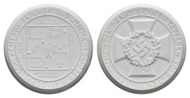 Porzellanmedaille (Dm. 48,2mm, 17,65g), 1941, München, auf die Doppelschlacht von Brjansk und Wjasma. Av: Landkarte im Quadrat, an den Kanten Daten zu...