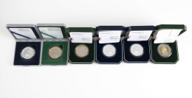 SCHWEIZ, Sammlung von Silbermünzen, in der Hauptsache 5, 10 und 20 Franken, teilweise im Originaletui mit Zertifikat, sowie ein KMS von 2002. Erhaltun...
