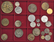 SCHWEIZ, MEDAILLEN und MARKEN, 19. und 20. Jh., Lot bestehend aus Medaillen aus Silber, Bronze, Blei und Alu, darunter auch Schützenmedaillen. Insgesa...