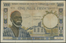 Westafrikanische Staaten Lot, Elfenbeinküste, Benin und Nigeria, 7 Stk.: Elfenbeinküste-1000 Francs o. D (1977) P-103Al (IV); 5000 Francs o. D Sig. Ba...