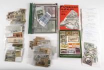 Konvolut in Schachtel mit Notgeld Deutschland, Serienscheine 1918-1922 ca. 160 St mit Auflistung. Winterhilfswerk 1935/36, Weltbanknoten (20 St.), Bed...