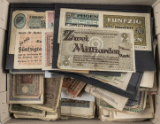 Europa, Konvolut Banknoten (ca. 450 St.) und Notgeld DE (ca. 90 St.) in Schachtel. Enthalten sind Deutsches Reich , Reichsmarknoten und Inflationsausg...