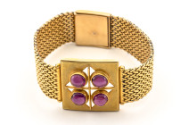 Ametyst Armband, 750 Gelbgold, vier Amethyst Cabochons in Dm je ca. 7,2-8,3 mm, Länge ca. 18 cm, Breite ca. 1,8 cm, ca. 63,69g.