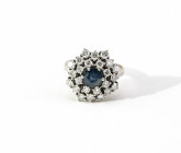 Saphir Brillanten Ring, 585 Weißgold, 24 Brillanten von zus. ca. 1,0 ct, Saphir Dm ca. 0,6 mm, RW 54, ca. 5,76g.