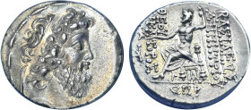 ROIS DE SYRIE
Démétrius II Nicator (-130-125) : Tétradrachme à la tête du roi barbue & diadémée à droite - R/: Zeus nicéphore assis à gauche sur un t...