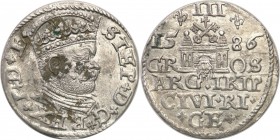 Stephan Batory . Trojak (3 grosze) 1586, Riga 
Odmiana trojaka z małą głową króla. Na rewersie lilijki przy nominale. Wspaniale zachowana moneta. Poł...