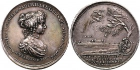 John III Sobieski. Medal Ludwika Radziwiłłówna 1675, silver 
Aw.: Popiersie Ludwiki Karoliny. W otoku: LUDOVICA CAROLINARADZIVILIA D G BIRS DUB SLUC ...