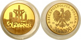 III RP. 200.000 zlotych 1990 Solidarność 39 mm 
Rzadka moneta, sporadycznie pojawiająca się w handlu. Egzemplarz zamknięty w oryginalnej, nienaruszon...