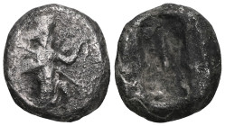 GREEK COINS ACHAEMENID EMPIRE.Time of Darios I to Xerxes II.(485-420 BC).Sardes.Siglos. Obv : Persian king in kneeling-running stance right, holding s...