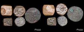 Lote de cinco monedas antiguas a catalogar.