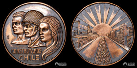 Chile, Santiago. Medalla: Construyamos Chile. 1975.