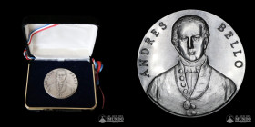 Chile, Santiago. Medalla: Bicentenario de Andres Bello. 1981. INCLUYE CAJA ORIGINAL.