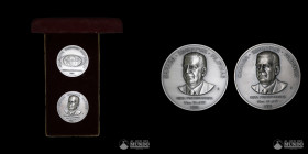 Chile. Pareja de medallas: Gira presidencial por los paises de APEC. 1996.