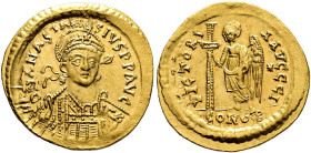 Anastasius I, 491-518. Solidus (Gold, 22 mm, 4.49 g, 7 h), Constantinopolis, 491-498. D N ANASTASIVS P P AVG Pearl-diademed, helmeted and cuirassed bu...