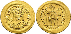 Justin II, 565-578. Solidus (Gold, 20 mm, 4.46 g, 6 h), Constantinopolis, 566/7-578. D N IVSTINVS P P AVI Helmeted, diademed and cuirassed bust of Jus...