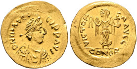 Maurice Tiberius, 582-602. Semissis (Gold, 19 mm, 2.25 g, 6 h), Constantinopolis. D N mAVRIC P P AVI Pearl-diademed, draped and cuirassed bust of Maur...