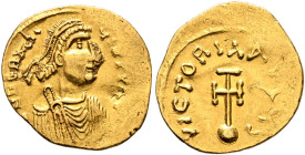 Heraclius, 610-641. Semissis (Gold, 18 mm, 2.17 g, 7 h), Constantinopolis. d N hЄRACLIЧS C P P AV Diademed, draped and cuirassed bust of Heraclius to ...