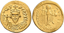 Phocas, 602-610. Solidus (Gold, 21 mm, 4.39 g, 6 h), Constantinopolis, 607-610. δ NN FOCAS PЄRP AVI Draped and cuirassed bust of Phocas facing, wearin...